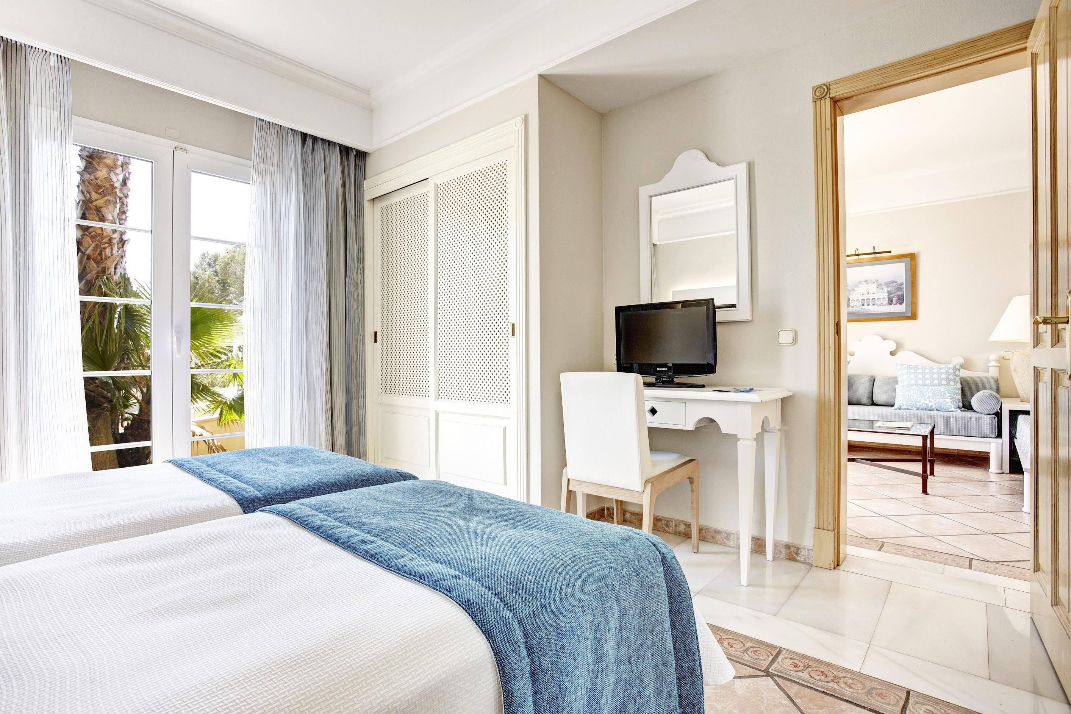 Grupotel Playa Club Son Xoriguer Bagian luar foto